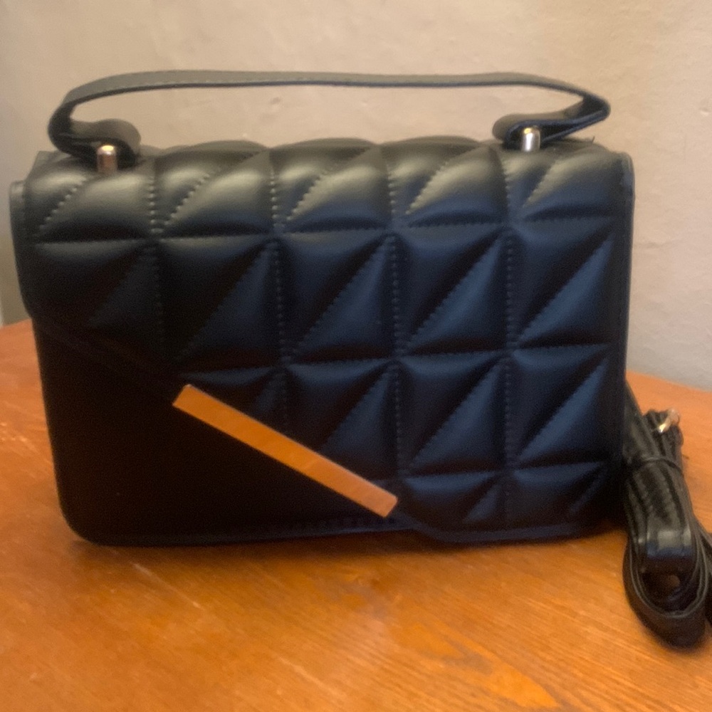 Black and Gold Handbag 👜